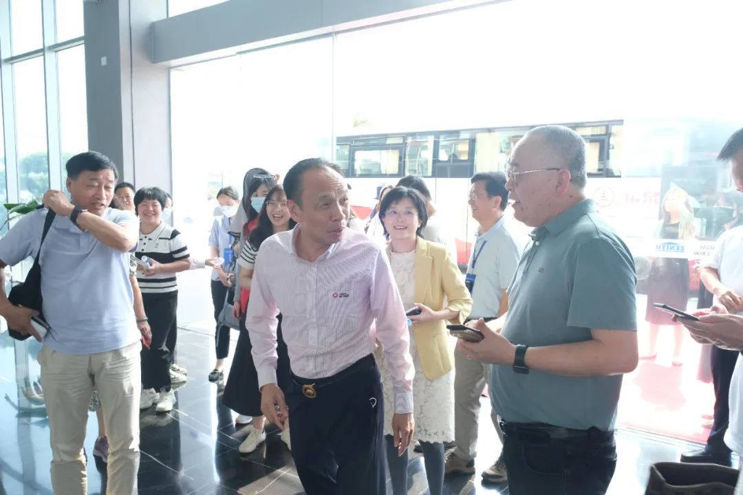 促進中德交流 歐美同學會走進福建泉工股份有限公司參觀交流