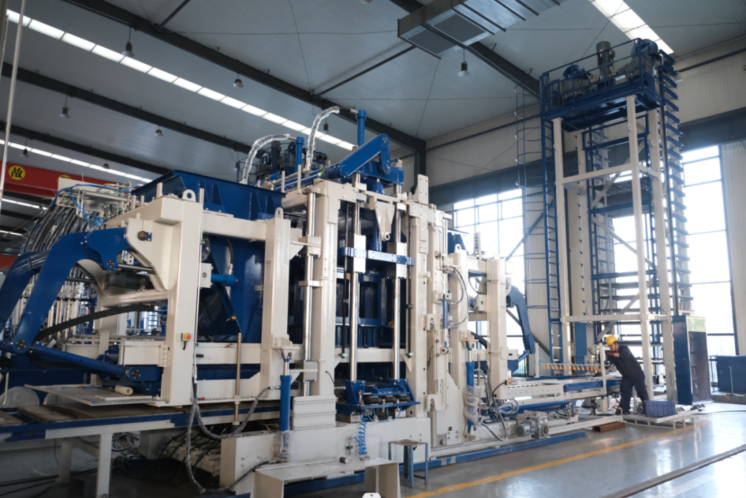 整裝待發，泉工又一生產線進入發貨前調試階段，助力華中城市提速發展